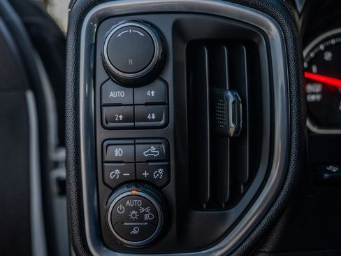 Used 2019 Chevrolet Silverado 1500 High Country w/ Technology Package AWD/4WD image 18
