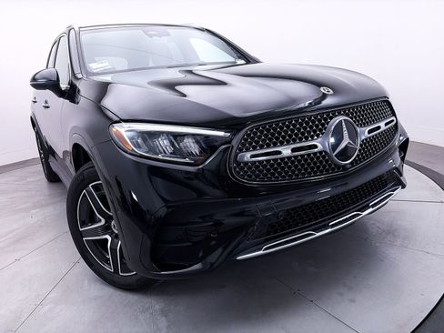 Used 2024 Mercedes-Benz GLC 300 w/ AMG Line image 9