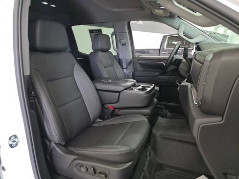 Used 2023 GMC Sierra 1500 SLT w/ X31 Off-Road Package AWD/4WD image 13