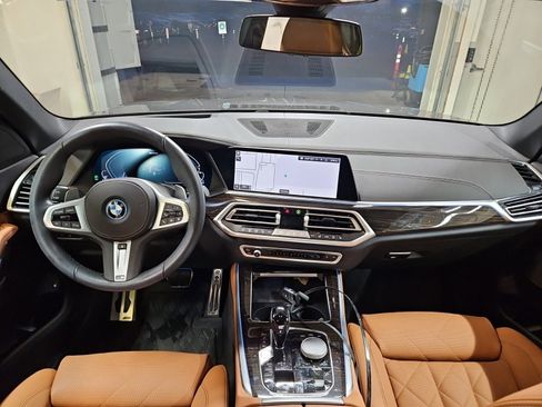 Used 2023 BMW X5 xDrive45e w/ M Sport Package image 11