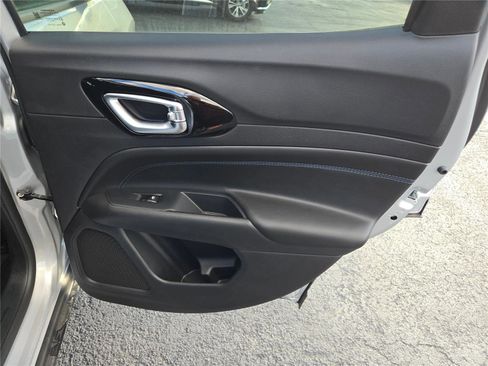 New 2026 Jeep Compass Latitude image 9