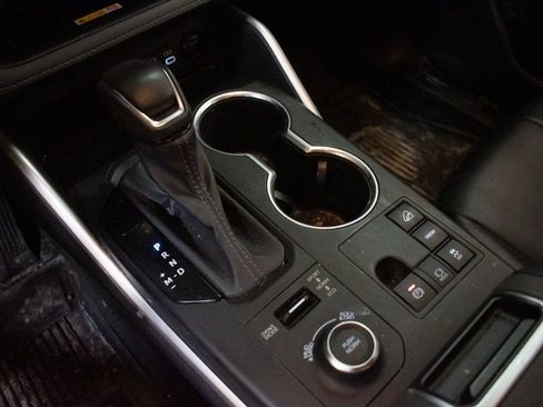 Used 2023 Toyota Highlander XSE image 18