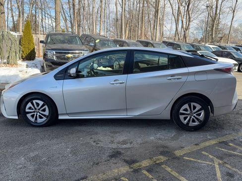 Used 2017 Toyota Prius Two image 8