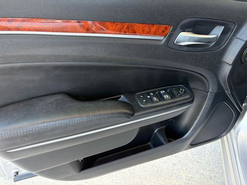 Used 2012 Chrysler 300 Limited RWD image 12