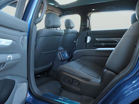 New 2024 VinFast VF 9 Plus AWD/4WD image 13
