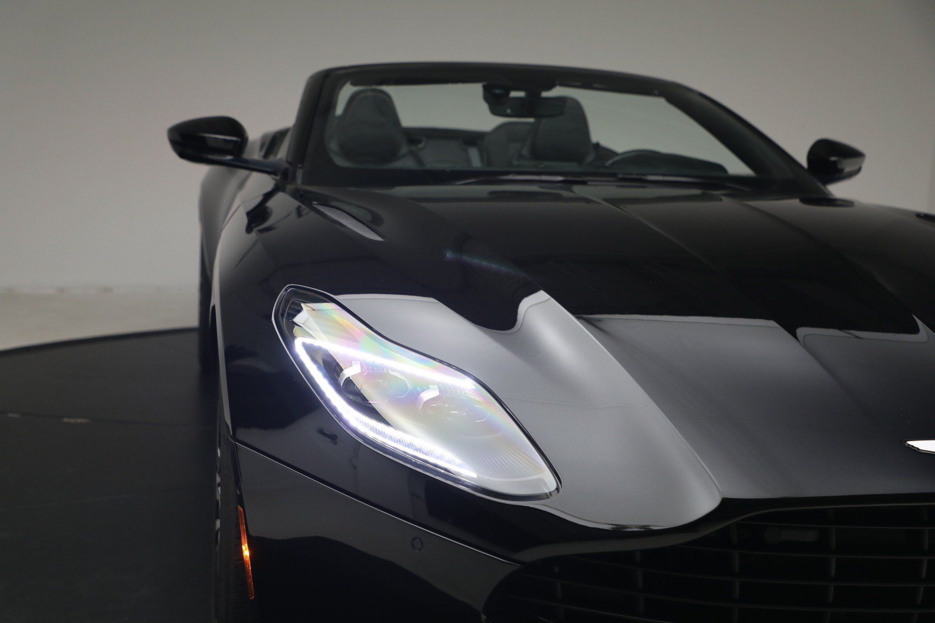 Used 2020 Aston Martin DB11 Volante RWD image 26