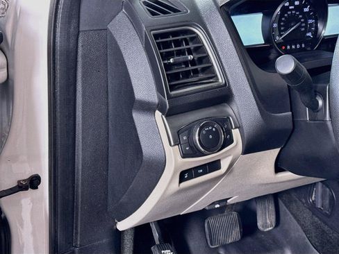 Used 2018 Ford Explorer XLT w/ Equipment Group 202A AWD/4WD image 4