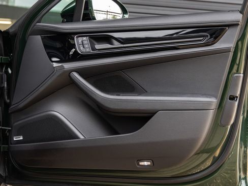 Used 2025 Porsche Panamera image 43