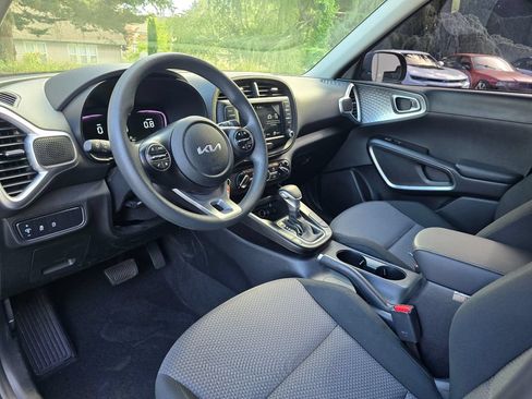Certified 2025 Kia Soul LX FWD image 11