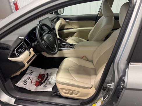 Used 2022 Toyota Camry XLE image 8