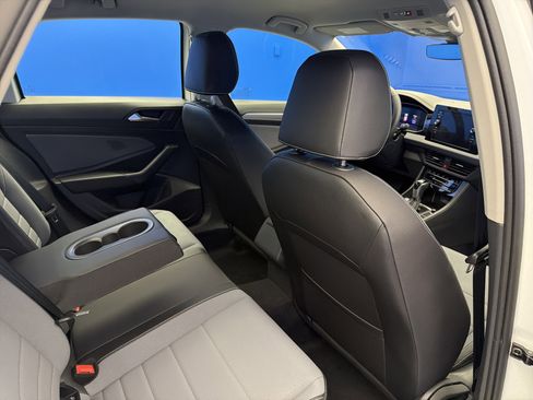 Certified 2025 Volkswagen Jetta SE w/ Black Wheel Package image 25