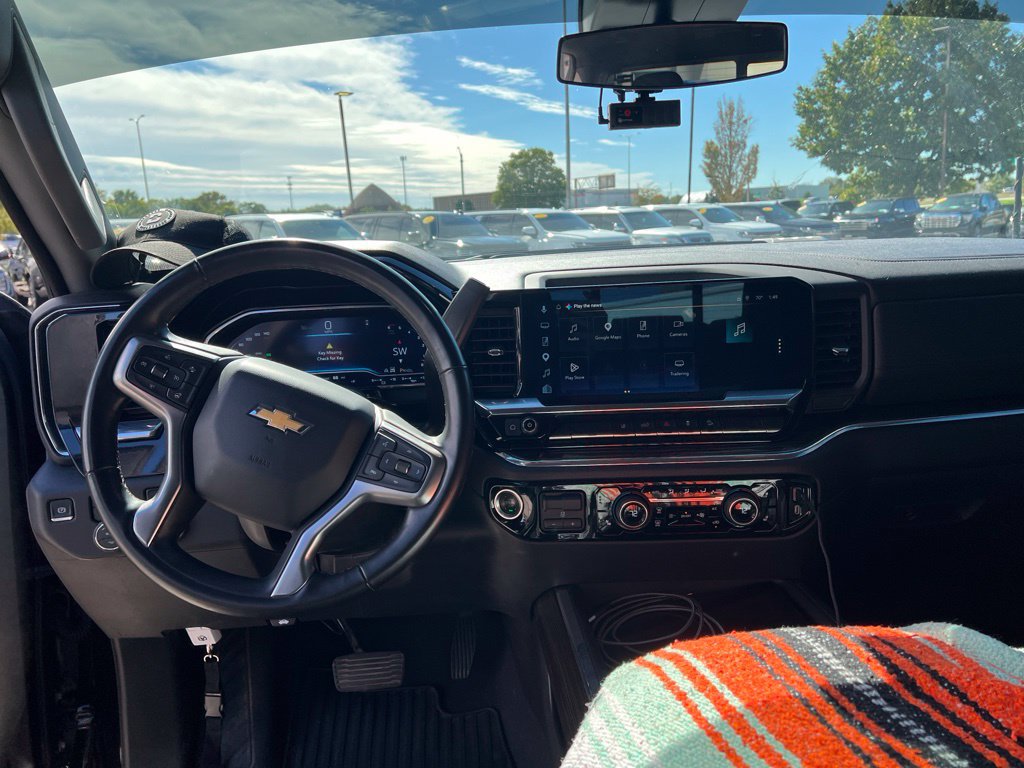 Used 2025 Chevrolet Silverado 3500 LT AWD/4WD image 8