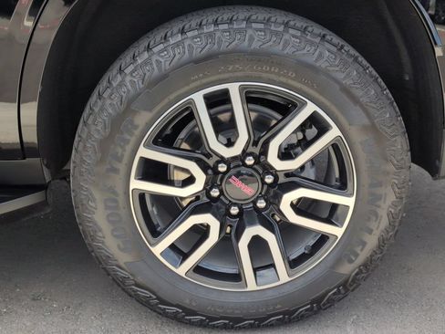 Used 2024 GMC Yukon AT4 w/ Technology Package AWD/4WD image 25