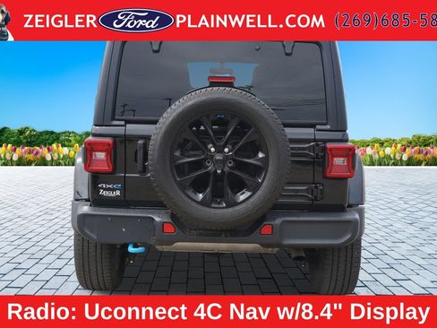 Used 2023 Jeep Wrangler Unlimited Sahara w/ Cold Weather Group AWD/4WD image 4