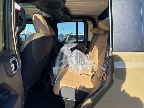 New 2026 Jeep Gladiator Sport image 21