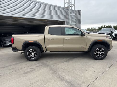 Used 2023 GMC Canyon AT4 w/ AT4 Premium Package AWD/4WD image 4
