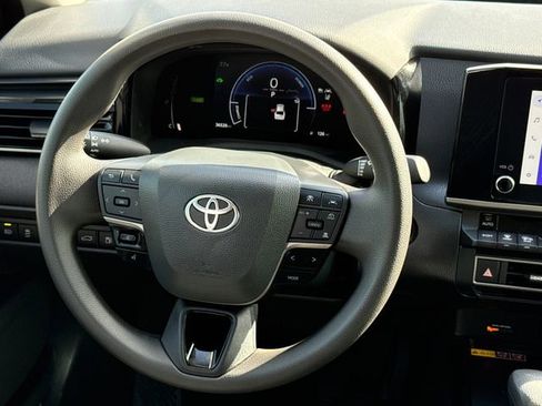 Used 2025 Toyota Camry LE w/ Convenience Package image 13