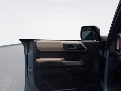 Used 2023 Ford Bronco Wildtrak image 9