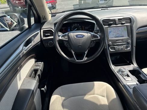 Used 2020 Ford Fusion SE w/ Equipment Group 151A FWD image 6