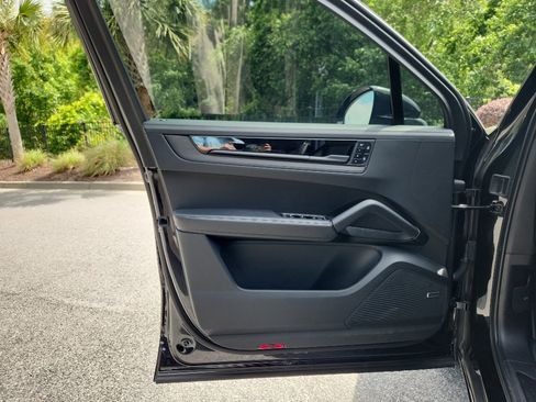 Certified 2025 Porsche Cayenne GTS w/ Premium Package Plus AWD/4WD image 15