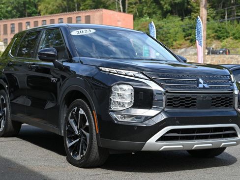 Used 2023 Mitsubishi Outlander SE image 9