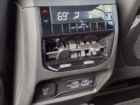 Used 2025 Jeep Grand Cherokee L Altitude RWD image 17