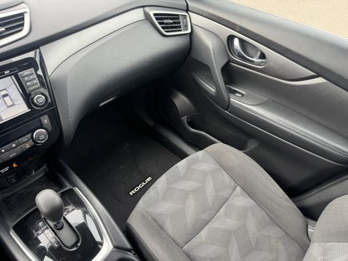 Used 2016 Nissan Rogue SV w/ SV Premium Package image 32