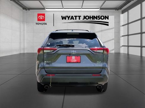 Used 2019 Toyota RAV4 XLE w/ Convenience Package AWD/4WD image 4