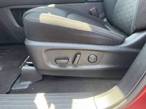 Used 2024 Nissan Pathfinder SV FWD image 17