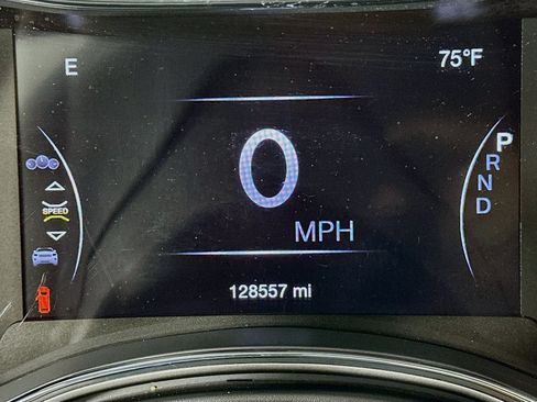Used 2018 Jeep Grand Cherokee Altitude AWD/4WD image 15