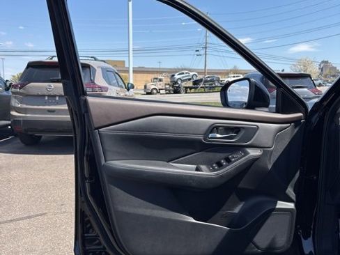 Certified 2023 Nissan Rogue SV w/ SV Premium Package image 10