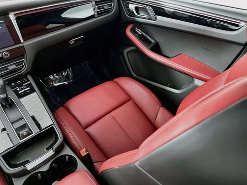 Certified 2026 Porsche Macan AWD/4WD image 26
