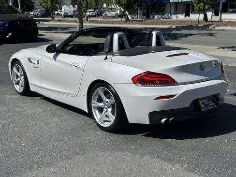 Used 2016 BMW Z4 sDrive28i RWD image 12