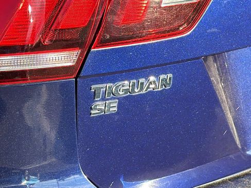Used 2021 Volkswagen Tiguan SE image 28