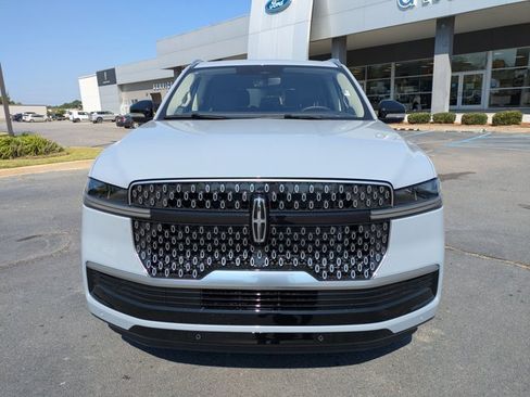 New 2025 Lincoln Navigator Reserve image 9
