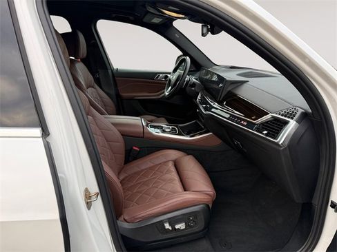 Used 2024 BMW X5 xDrive40i w/ Premium Package image 15