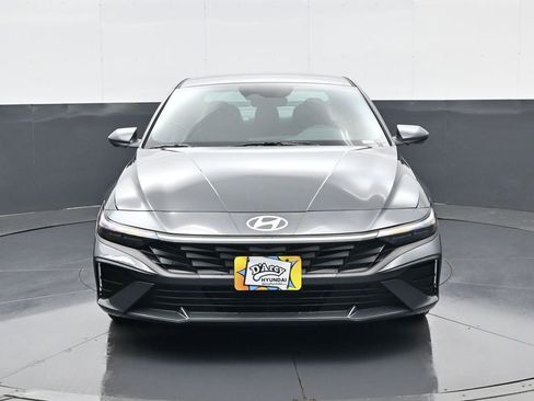 New 2026 Hyundai Elantra SE FWD image 2
