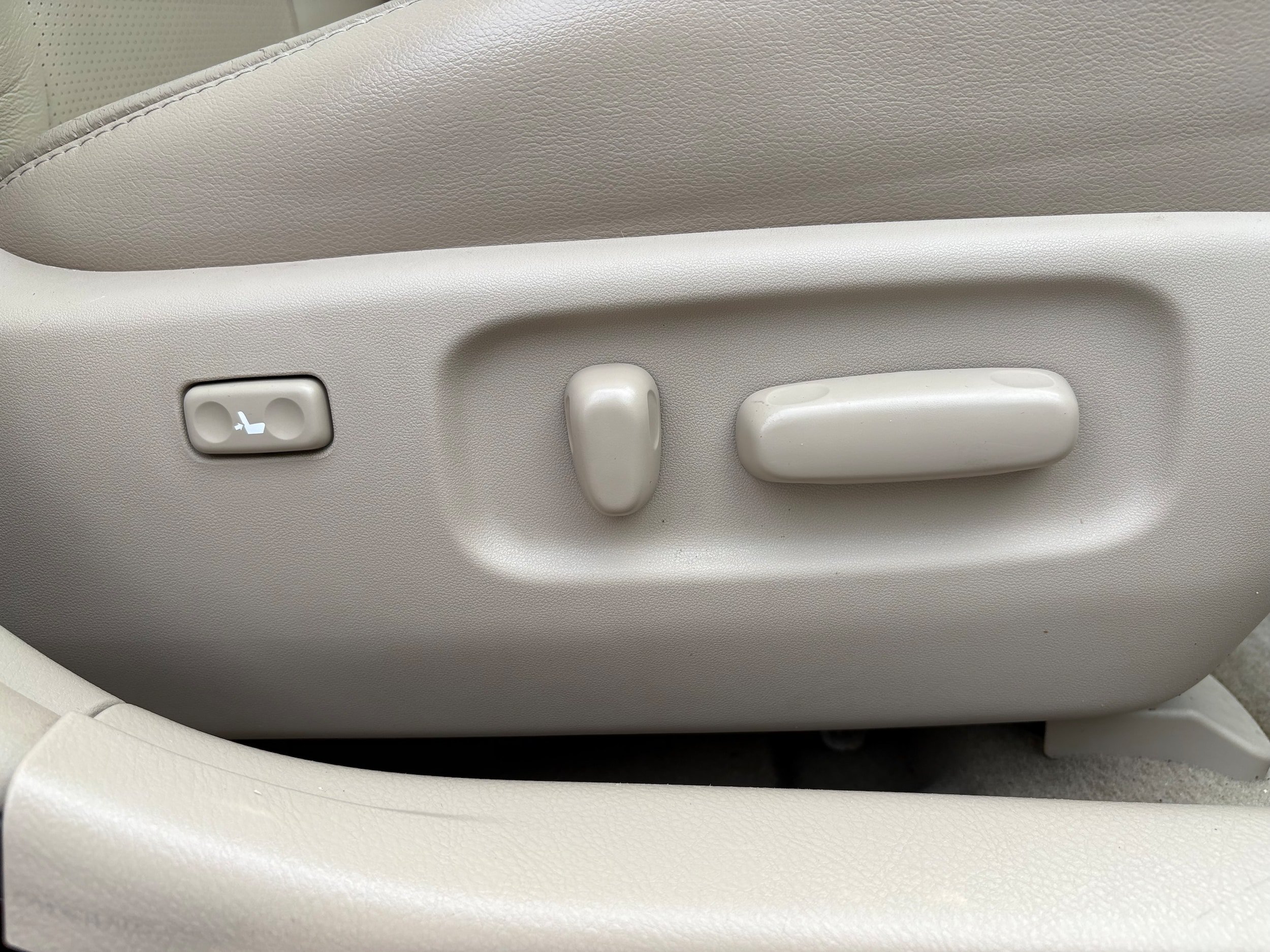 Used 2008 Toyota Avalon Limited FWD image 36