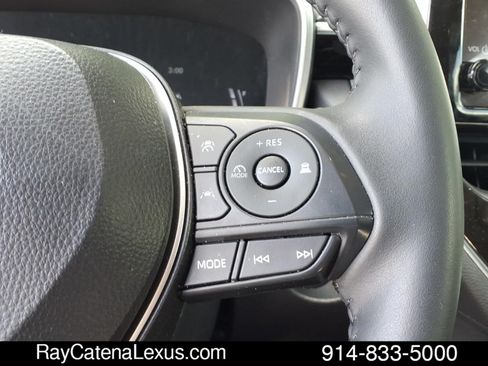 Used 2025 Toyota Corolla Cross XLE w/ Convenience Package AWD/4WD image 16