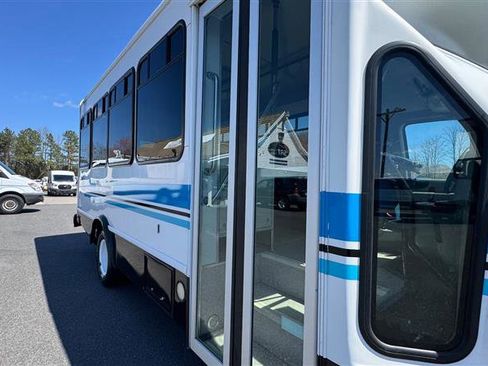 Used 2014 Ford E-450 and Econoline 450 Super Duty w/ Shuttle Bus Prep Package image 18