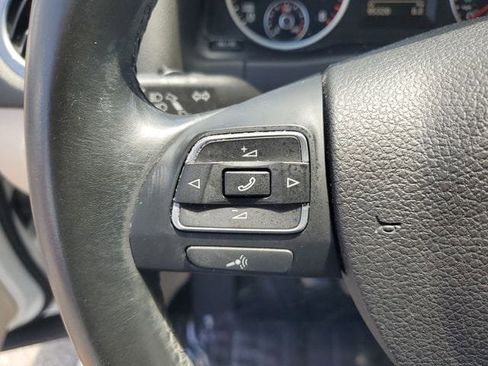 Used 2015 Volkswagen Tiguan SE FWD image 19
