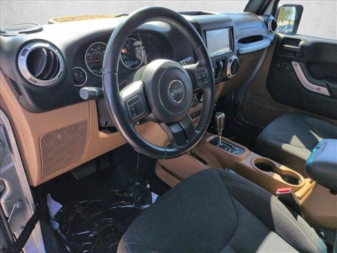 Used 2018 Jeep Wrangler Unlimited Sahara image 10