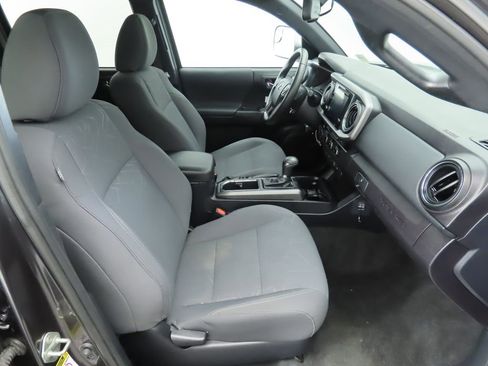 Used 2017 Toyota Tacoma TRD Off-Road w/ Premium & Technology Package image 20