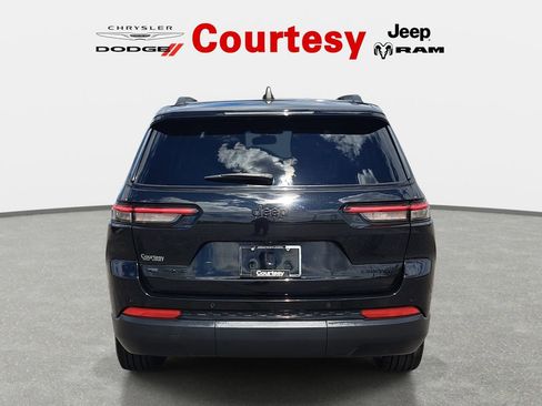 Certified 2023 Jeep Grand Cherokee L Limited w/ Black Appearance Package AWD/4WD image 6
