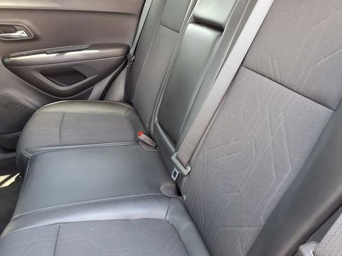 Used 2020 Chevrolet Trax LT w/ Driver Confidence Package FWD image 6