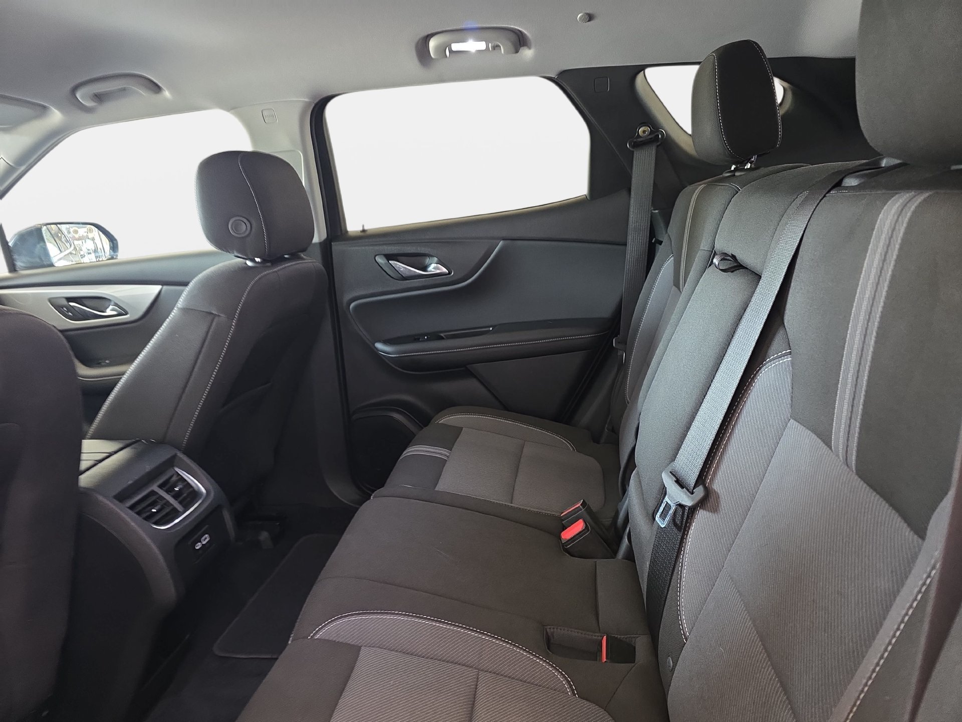 Used 2025 Chevrolet Blazer LT FWD image 13