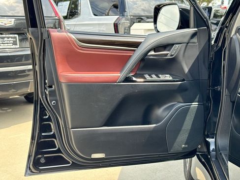 Used 2017 Lexus LX 570 4WD w/ Luxury Package image 12