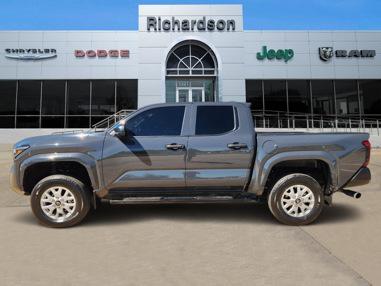 Used 2024 Toyota Tacoma SR AWD/4WD image 3