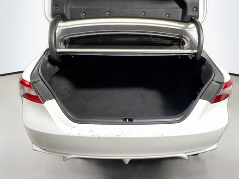 Used 2019 Toyota Camry SE FWD image 33