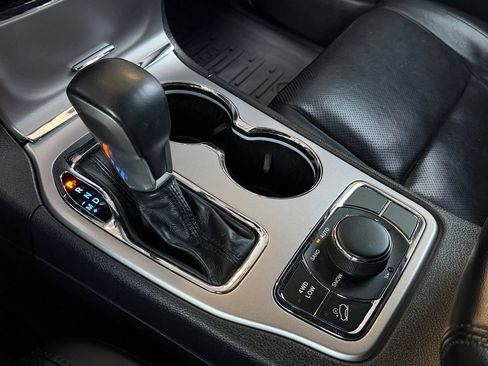 Used 2019 Jeep Grand Cherokee Limited w/ Luxury Group II AWD/4WD image 34